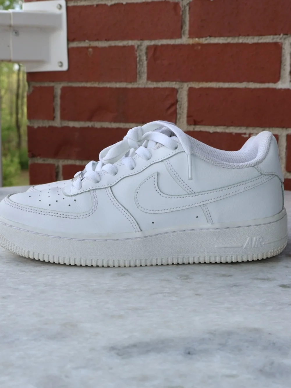 Nike Air Force 1 Low (GS) - Picture 2 of 8